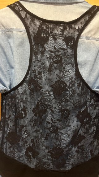 Camiseta Negra con Espalda de Encaje
