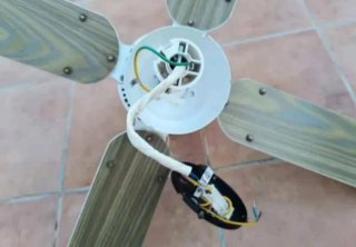 Ventilador de techo blanco