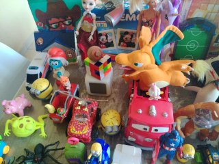 Lote de juguetes y figuras de acción