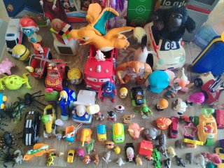 Lote de juguetes y figuras de acción