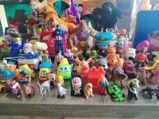 Lote de juguetes y figuras de acción