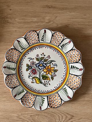 Lote platos antiguos decorados.