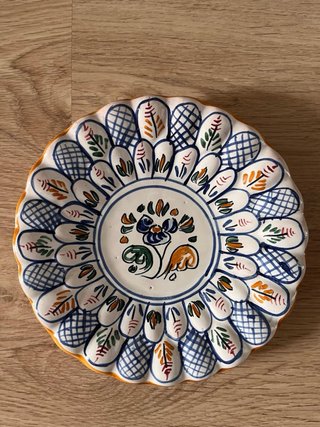 Lote platos antiguos decorados.