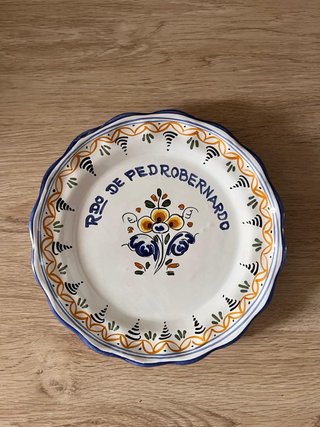 Lote platos antiguos decorados.