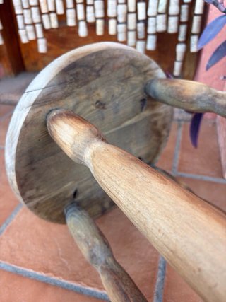 Antiguo taburete madera