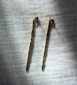 Pendientes largos plateados & Other Stories