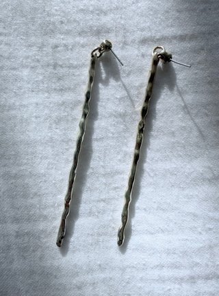 Pendientes largos plateados & Other Stories