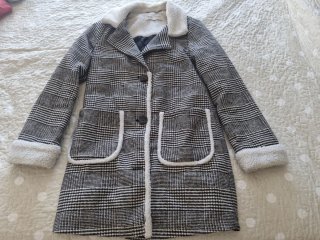 Parka de cuadros blanca y negra