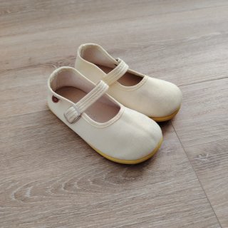 Merceditas La Cadena color amarillo talla 28