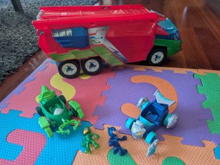 Set PJ Masks: Camión, 2 Vehículos y 2 Muñecos