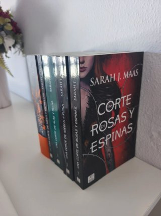 Una corte de rosas y espinas