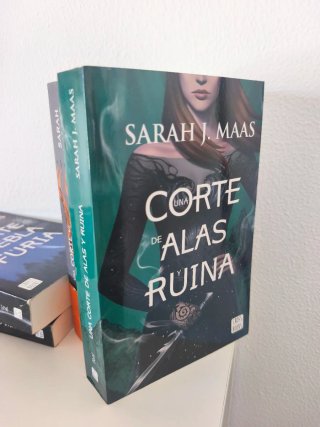 Una corte de rosas y espinas