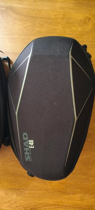 Alforjas para moto semirrígidas SHAD E-48.