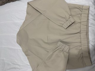 Sudadera Zara canguro beige Talla M