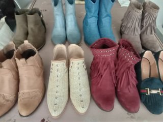 Botines azules y marrones