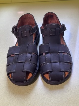 Sandalias negras hombre como nuevas y zapatillas