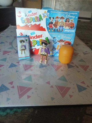 Kinder Sorpresa Disney Playmobil Héctor