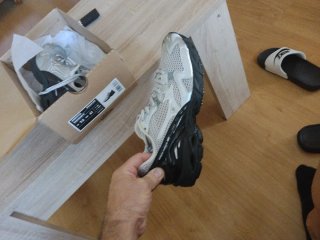 Mizuno Wave Rider 10 Beige/Negro Talla 41