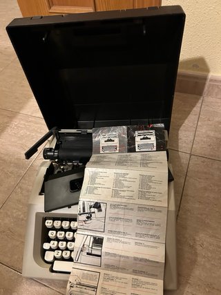 Máquina de escribir Olivetti Lettera 42