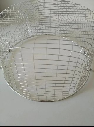 Escurridor de metal y pelador