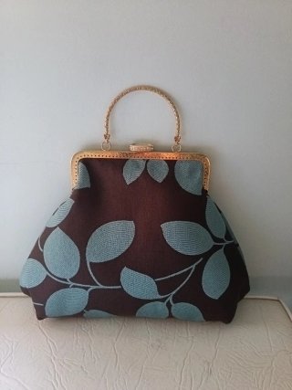 Bolso de Mano con Estampado de Hojas