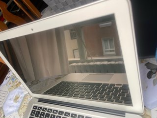 MacBook Air 2017 I5 / 8GB RAM 256GB SSD
