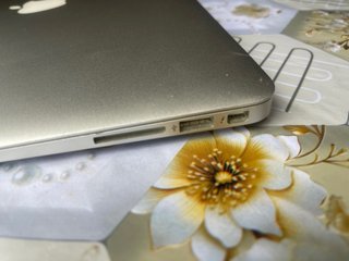 MacBook Air 2017 I5 / 8GB RAM 256GB SSD