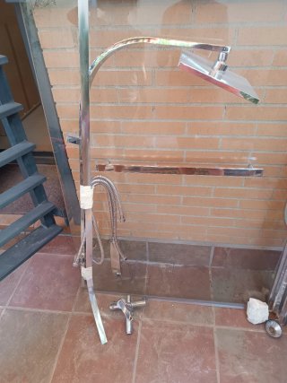 Columna de ducha con grifo