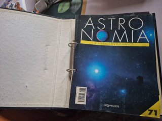 Astronomía en fascículos en libros de anillas