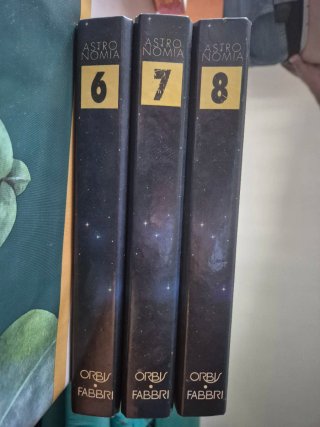 Astronomía en fascículos en libros de anillas