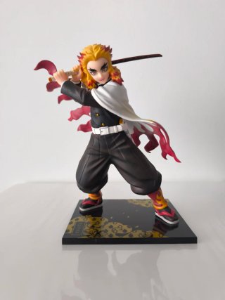 Figura Rengoku en anime Demon Slayer.