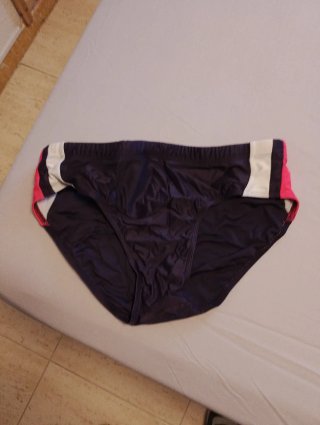 Bañador de natación. Morado y blanco rosa.