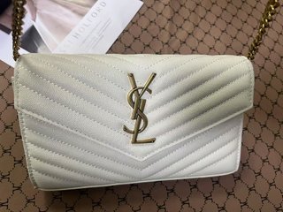 Bolso Saint Laurent blanco cadena dorada