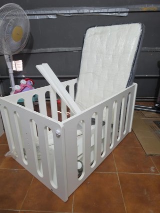 Minicuna blanca con colchón