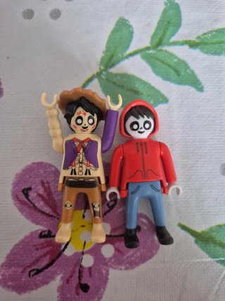 2 Figuras Disney de Kinder Sorpresa Pelicula Coco