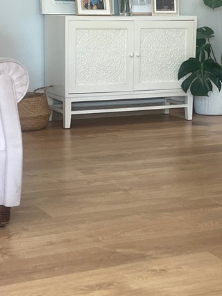 Mueble aparador de madera y mimbre