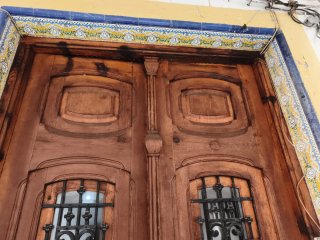 Puerta doble de madera maciza