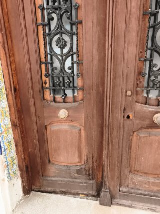 Puerta doble de madera maciza