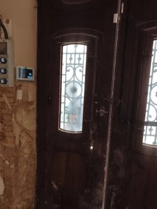 Puerta doble de madera maciza
