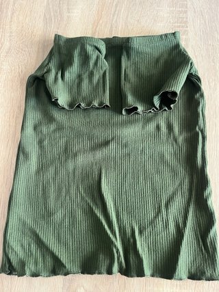 Top verde de hombros descubiertos