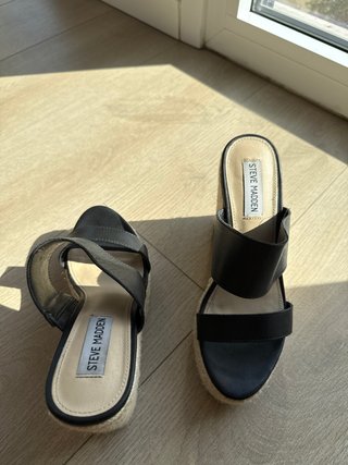 Sandalias cuña Steve Madden negras