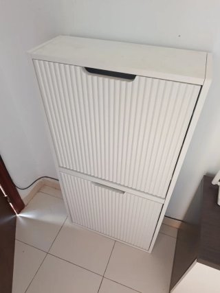 Zapatero Blanco con Diseño Acanalado