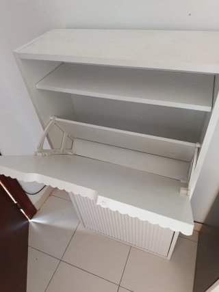 Zapatero Blanco con Diseño Acanalado