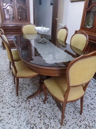 Mesa de comedor y 6 sillas