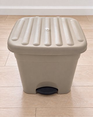 Cubo de basura con pedal