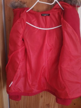 Abrigo de Paño Rojo con Capucha desmontable