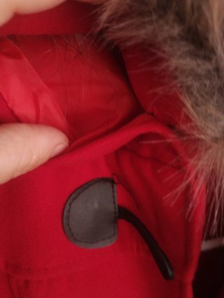Abrigo de Paño Rojo con Capucha desmontable