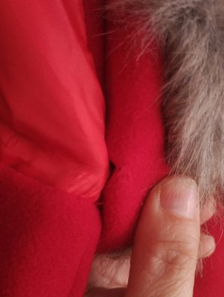 Abrigo de Paño Rojo con Capucha desmontable