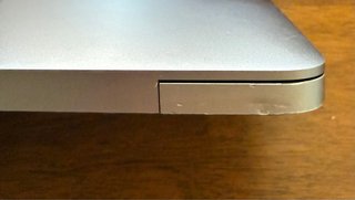 MacBook Air 13 2020 i3 8GB 256GB golpe pantalla