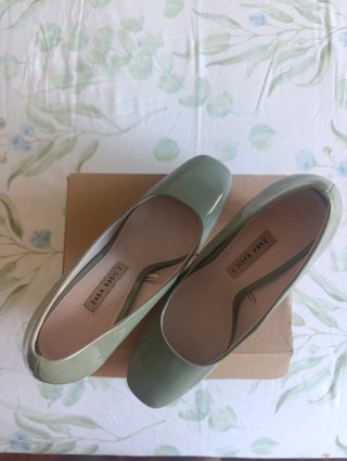 Zapatos de tacón Zara charol verde